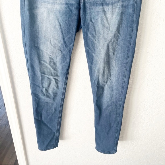 Democracy Jeans Women's 4 Ab Technology Stretch Medium Wash Skinny - Picture 4 of 8